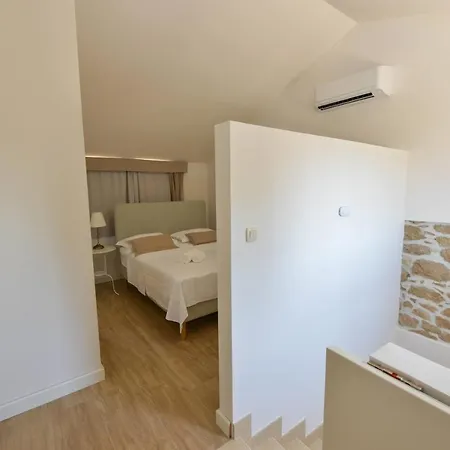 New Homes Ruzmarin Barbat na Rabu